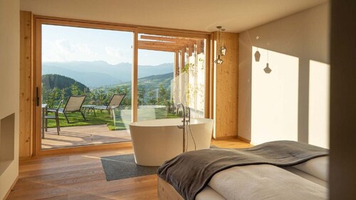 Bel appartement "Aura Chalets No 4" avec vue sur les montagnes, Wi-Fi et jardin