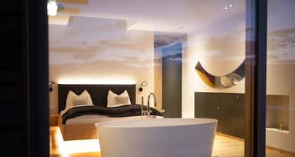 Beautiful Apartment âAura Chalets No 4â with Mountain View, Wi-Fi & Garden