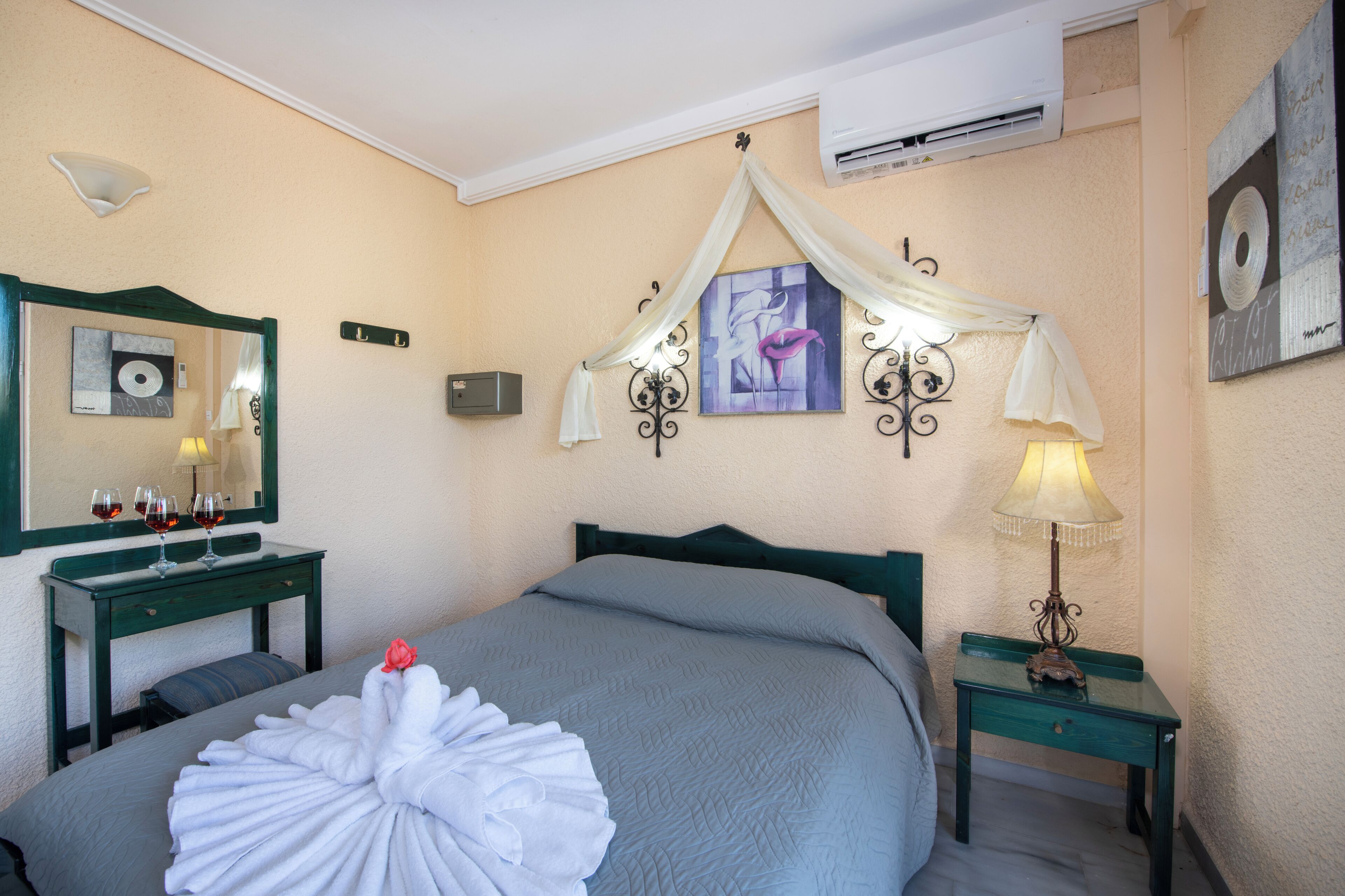 Studio | In-room safe, free cribs/infant beds, free WiFi, bed sheets