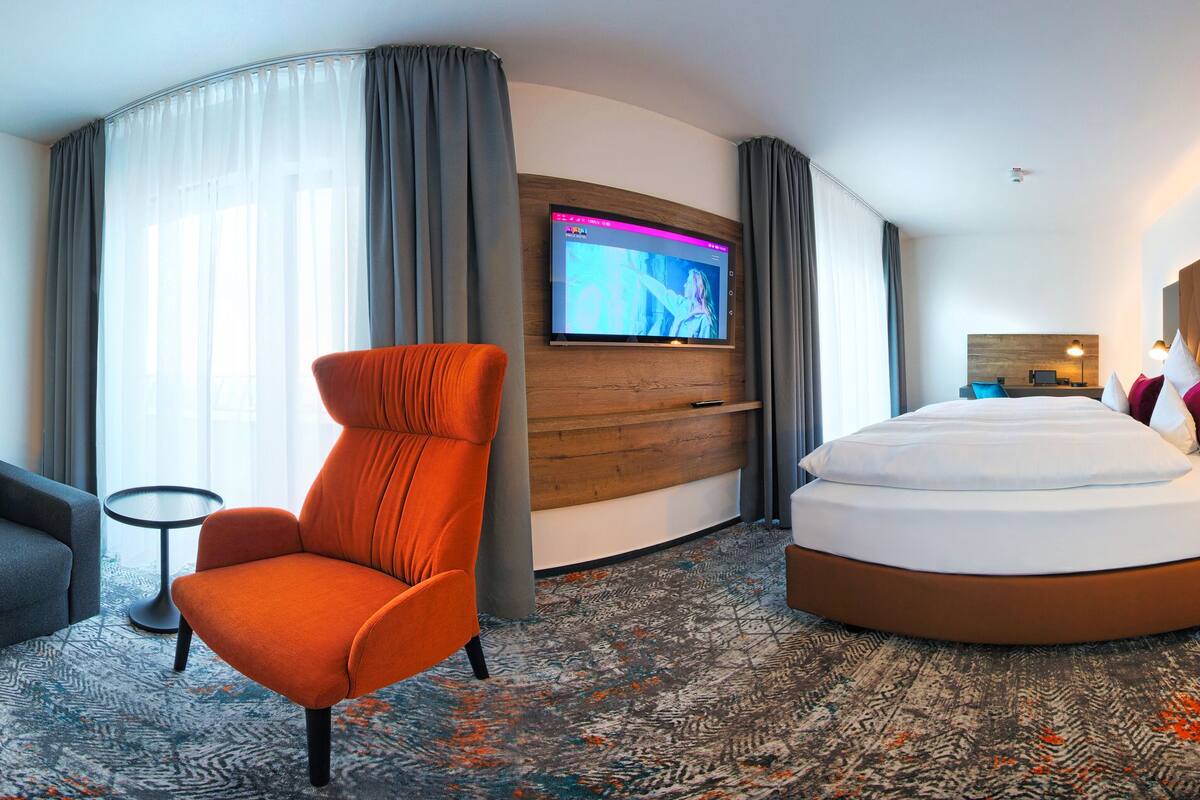 1 bedroom, premium bedding, down duvets, minibar