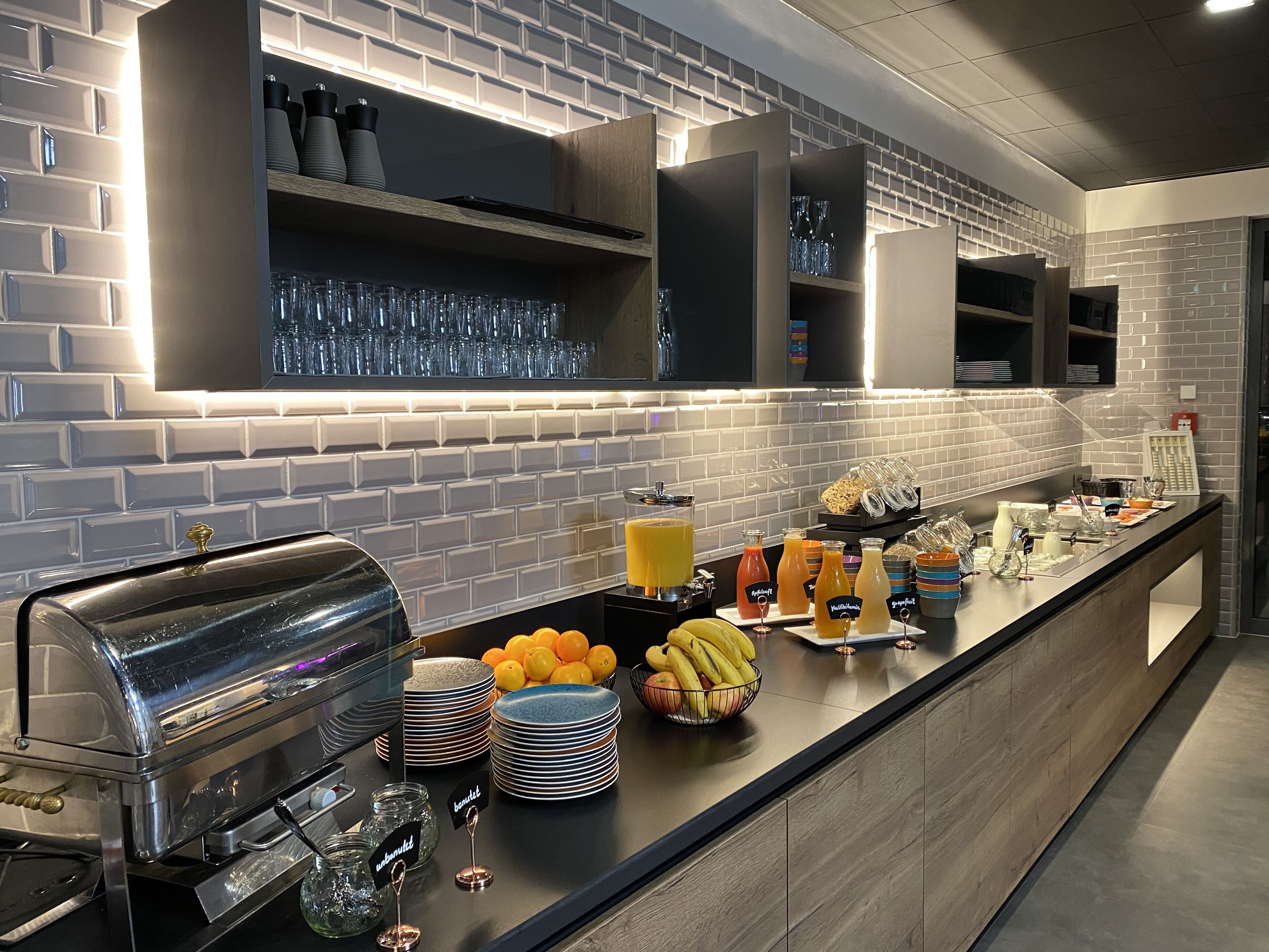 Colazione a buffet, servita tutte le mattine (8 EUR a persona) 