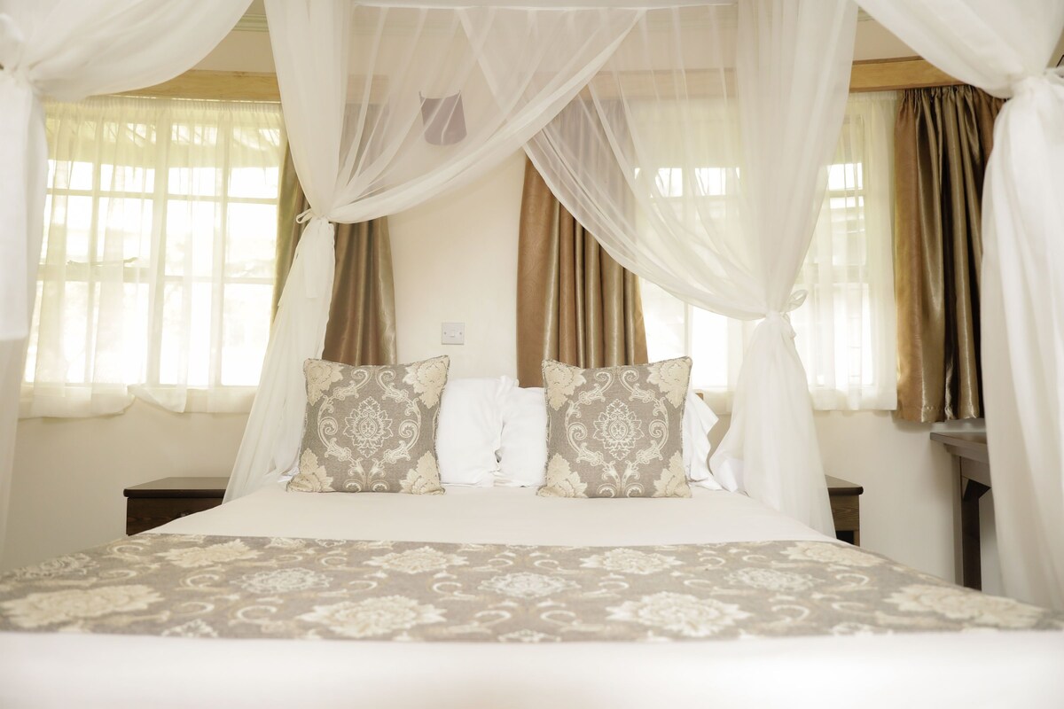 Laptop workspace, free WiFi, bed sheets