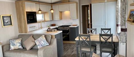 智能电视、壁炉