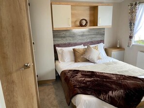 2 bedrooms, iron/ironing board, travel crib, free WiFi