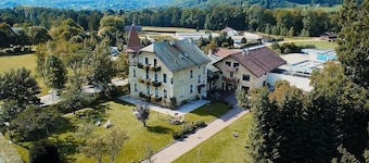 Vacation rental, 92 square meters, 2 bedrooms, 2 bathrooms, balcony with mountain views