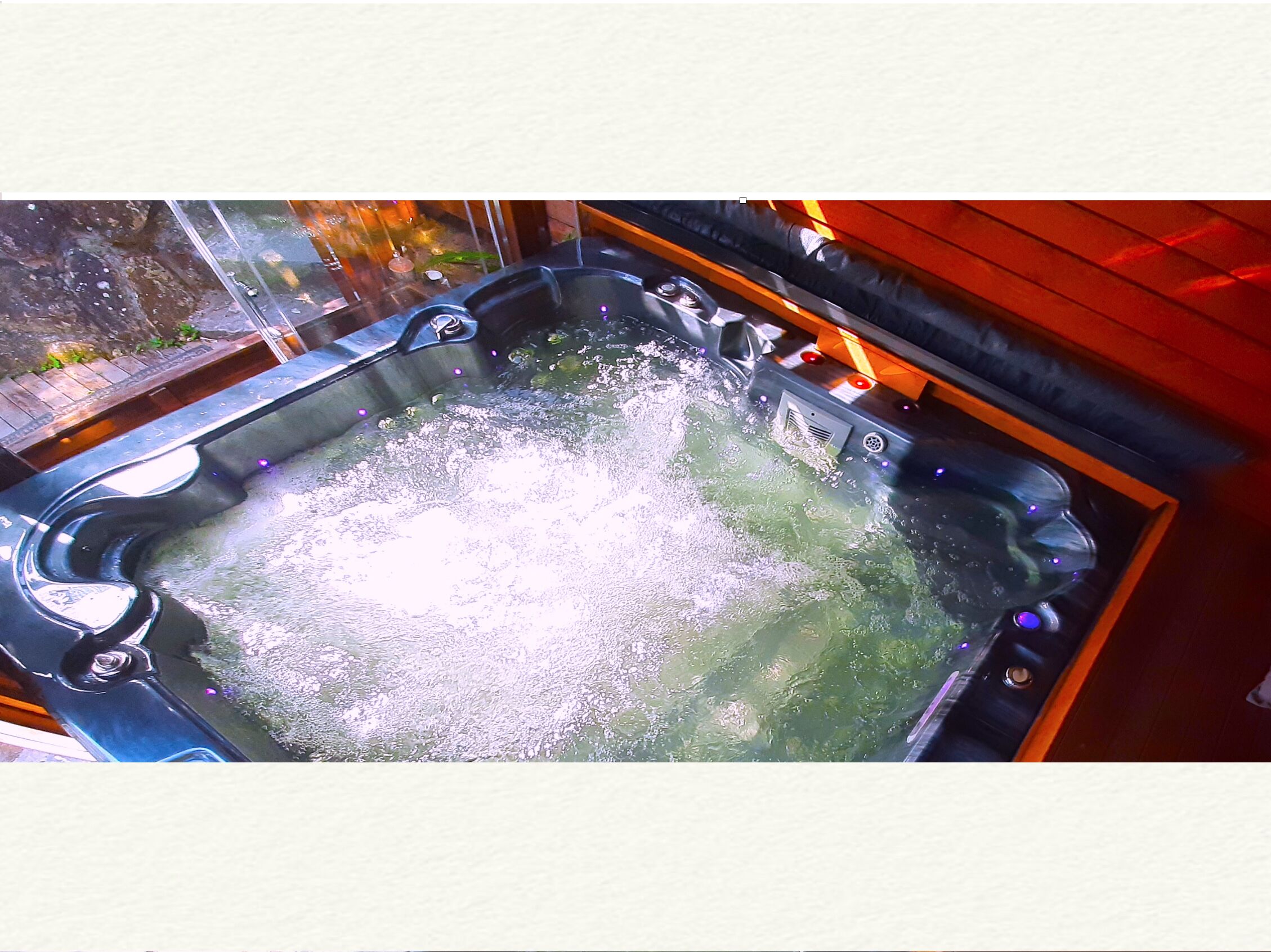 GRAND FAMILY Home! Best for Outdoor Spa, BBQ, Game & Bar rooms! Walk to Beach! 