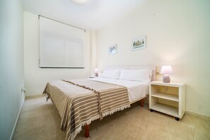 3 chambres, fer et planche à repasser, lit parapluie, Wi-Fi gratuit