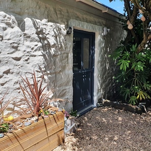 Exterior detail - Detached comfortable granite cottage, 5 minute walk to the beach - Dogs Welcome (Penzance)