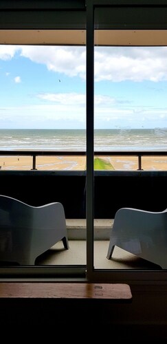 NEW !! Full sea view. Charming apartment 3 bedrooms private parking 