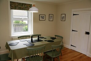 Dining - Traditional Cottage in the centre of Glencoe (Glencoe)
