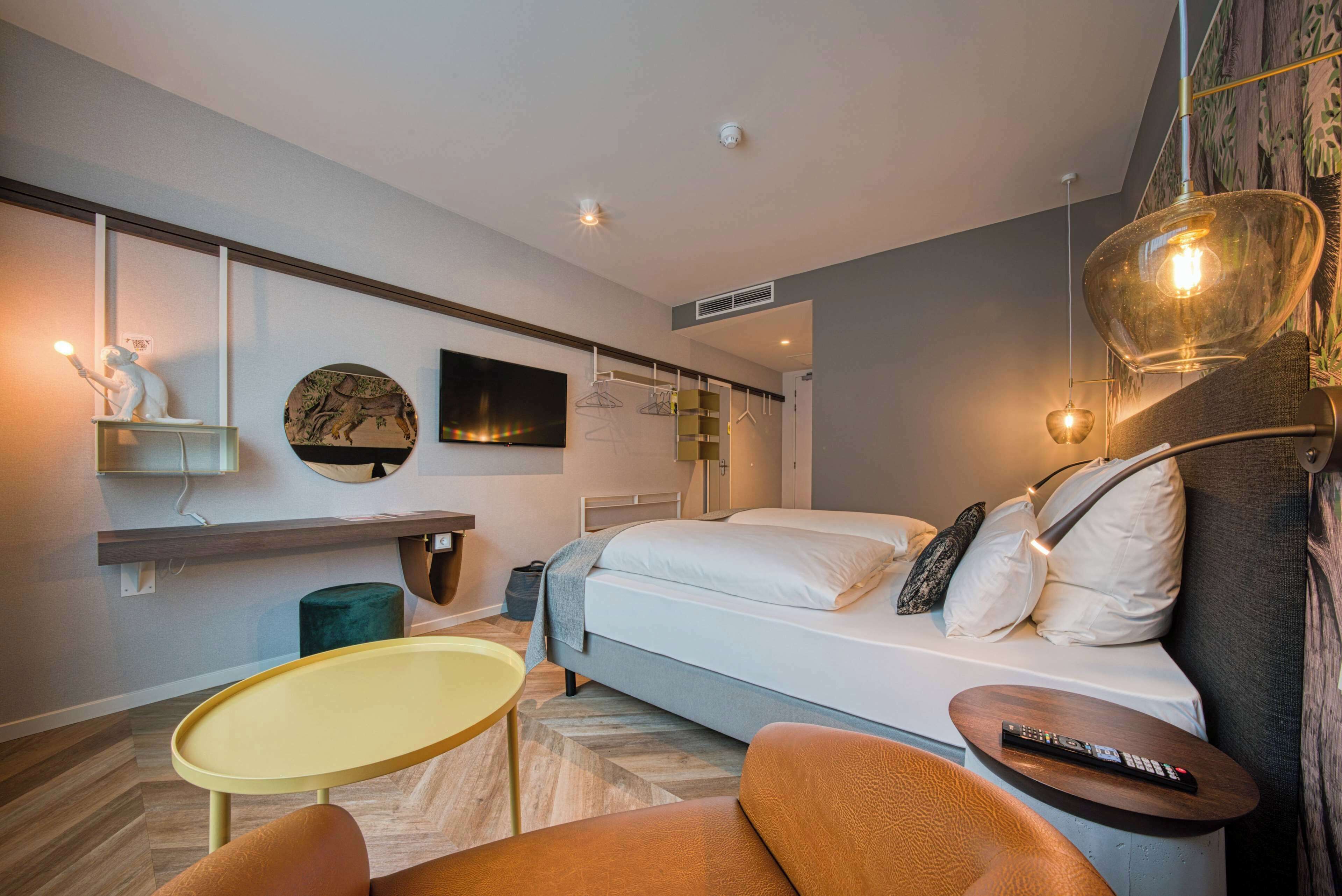 standard room, 1 double bed | in-room safe, desk, soundproofing, free wifi