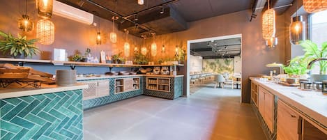 Petit déjeuner buffet (17.9 EUR par personne)