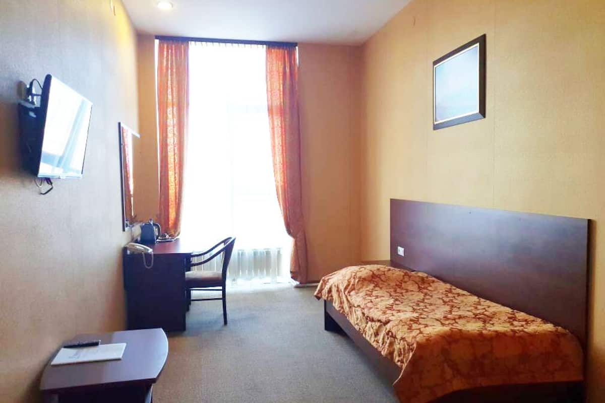 In-room safe, desk, iron/ironing board, free WiFi