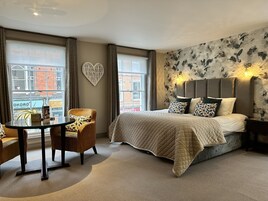 Superior Double Room | Desk, laptop workspace, iron/ironing board, free WiFi