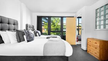 3 bedrooms, desk, iron/ironing board, travel crib