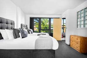 3 bedrooms, desk, iron/ironing board, travel crib - City Centre Townhouse - Garage - Parking - Balcony (Birmingham)