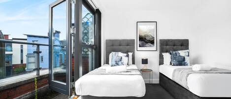 3 bedrooms, desk, iron/ironing board, travel crib