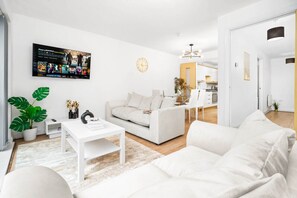 Smart TV - City Centre Townhouse - Garage - Parking - Balcony (Birmingham)