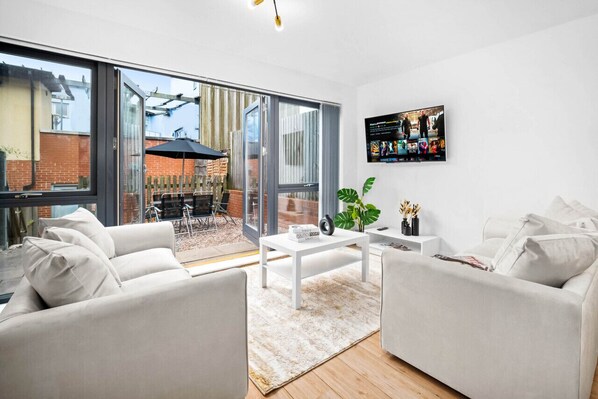 Smart TV - City Centre Townhouse - Garage - Parking - Balcony (Birmingham)