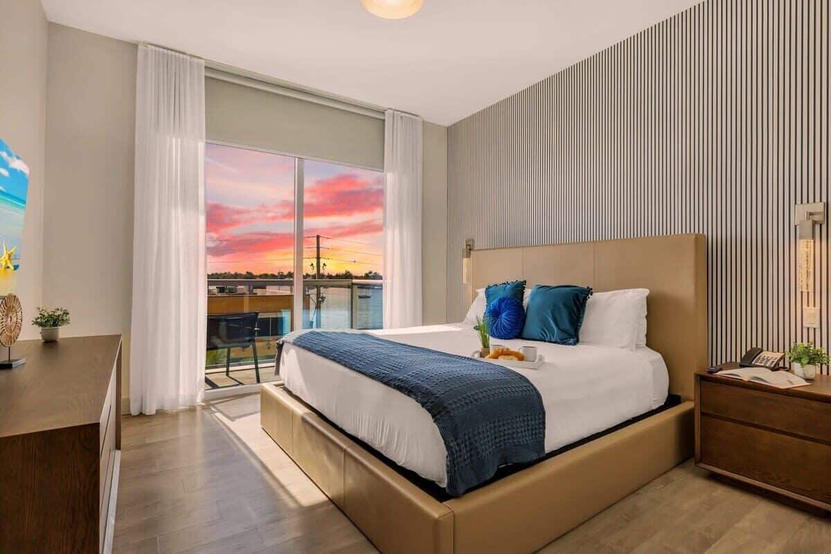 Apartamento, 2 habitaciones, balcón, vistas a la bahía (+ Den / King) | Tabla de planchar con plancha, wifi gratis, ropa de cama