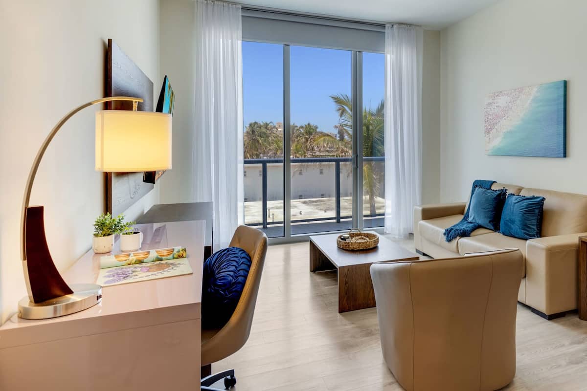 Apartamento, 1 habitación, balcón, vistas al mar | Zona de estar