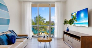 Condo, 2 Bedrooms, Balcony, Ocean View | Living area