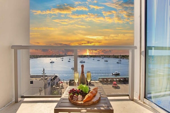 Condo, 1 quarto, sacada, vista para a baía | Sacada