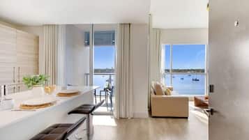 Condo, 1 Bedroom, Balcony, Bay View | Living area