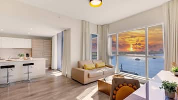 Condo, 1 Bedroom, Balcony, Bay View | Living area