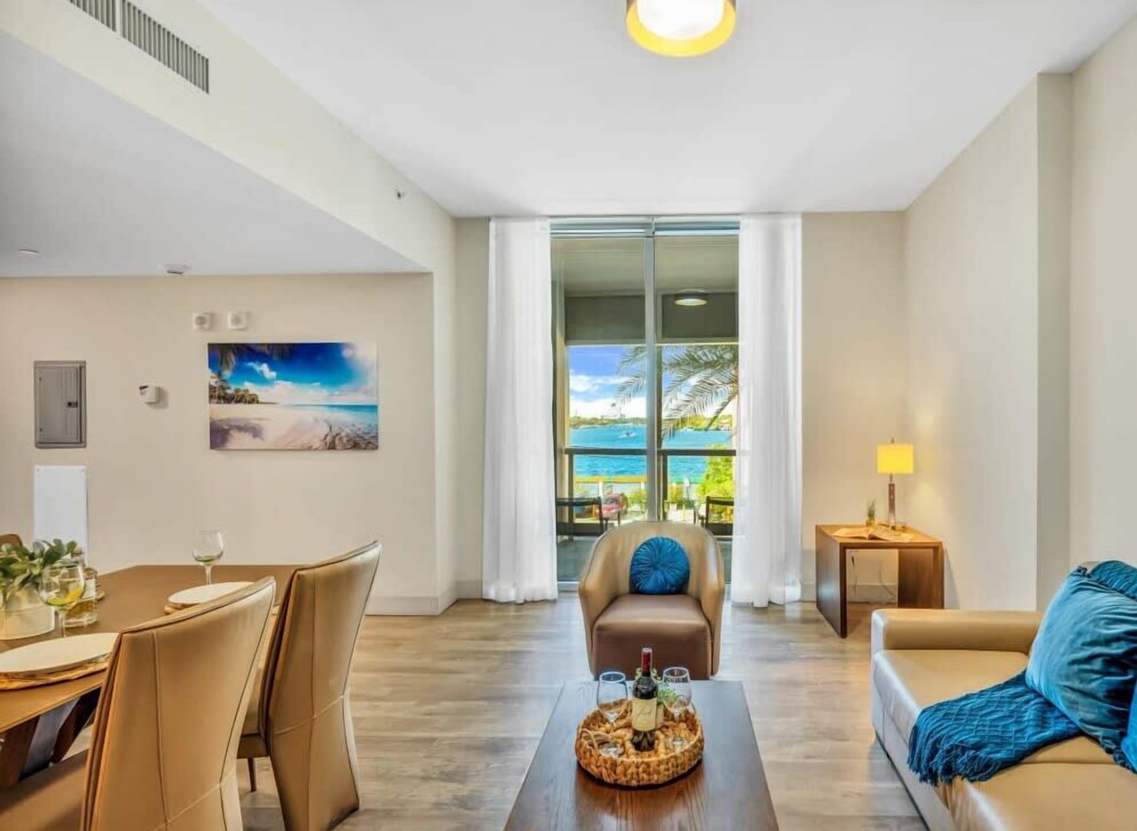 Condo, 2 Bedrooms, Balcony, Bay View | Living area