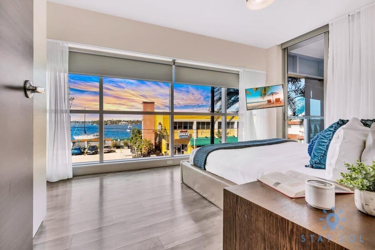 Condo, 2 Bedrooms, Balcony, Bay View | Living area