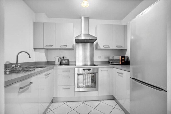 Fridge, microwave, oven, stovetop