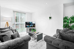 Smart TV - Birmingham City Centre - Secure Parking - 2 Bed
 (West Midlands)