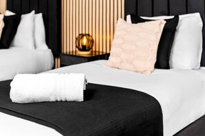 5 bedrooms, desk, iron/ironing board, travel crib