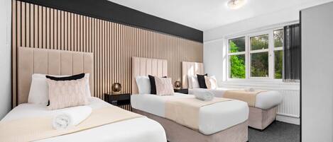 5 soveværelser, skrivebord, strygejern/strygebræt, weekendseng