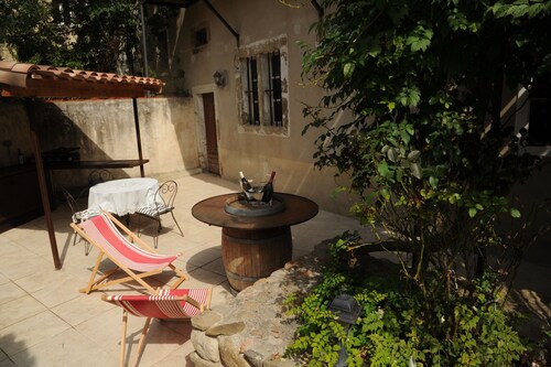 Classic France Double:AC, BBQ, fresh&clean, garden