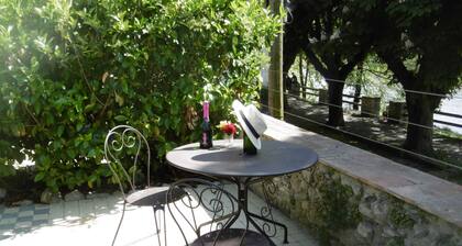 Classic France Double:AC, BBQ, fresh&clean, garden