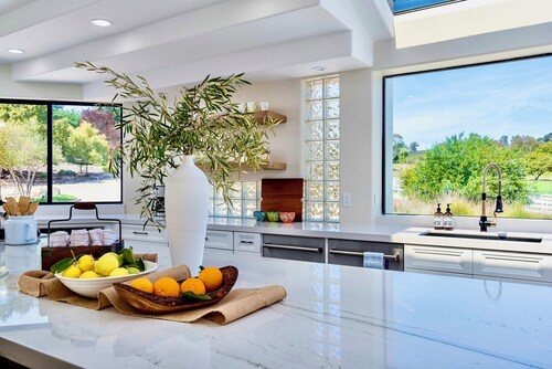 Avila Beach Estate: Exceptional Hope Ranch