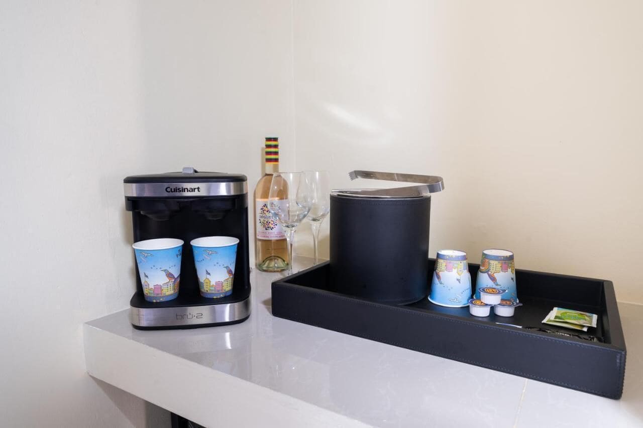 suite, 2 queen beds, non smoking | minibar