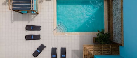 Outdoor pool, open 7:00 AM to 7:00 PM, pool loungers