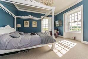 8 soveværelser, skrivebord, strygejern/strygebræt, weekendseng