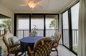 Outdoor dining - Mariner Pointe 1013: Island Oasis with Bay Views! (Sanibel)