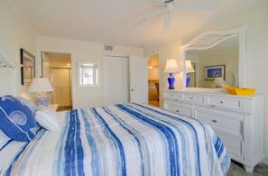 2 bedrooms, iron/ironing board, WiFi, bed sheets - Mariner Pointe 1013: Island Oasis with Bay Views! (Sanibel)