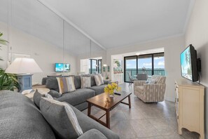 Living area - Mariner Pointe 1013: Island Oasis with Bay Views! (Sanibel)
