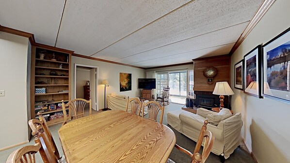 Condo, 2 Bedrooms | Dining