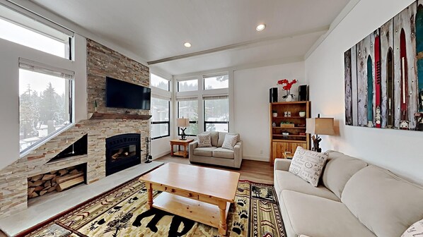 Condo, 2 Bedrooms | Living room