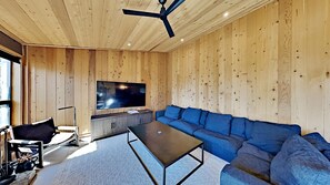 Condo, 3 Bedrooms | Living room