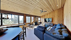 Condo, 3 Bedrooms | Living room