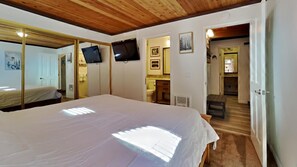 Condo, 2 Bedrooms | 2 bedrooms, iron/ironing board, free WiFi, bed sheets - Spacious 2 Bedroom Condo Great For Friends and Families! Hiking, Swimming, Stargazing! by RedAwning (Mammoth Lakes)