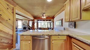 Condo, 2 Bedrooms | Bahagian dalam